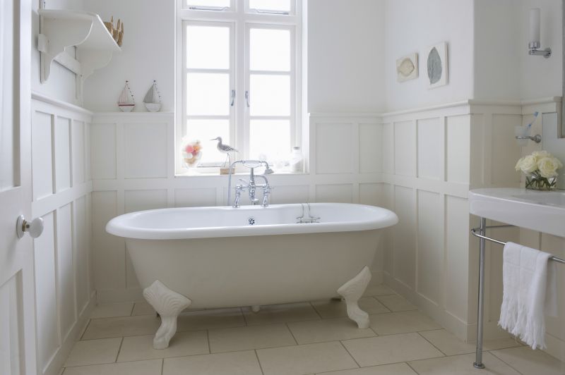 Classic Porcelain Bathtub